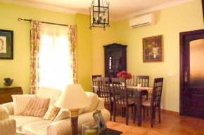 Charming house in the heart of Peñaflor, Seville with balcony.